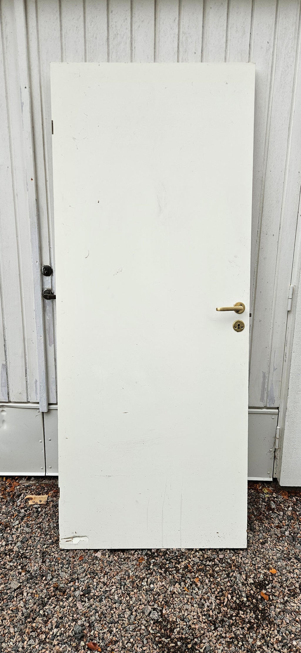 Vit innerdörr 117x205 cm, vändbar.